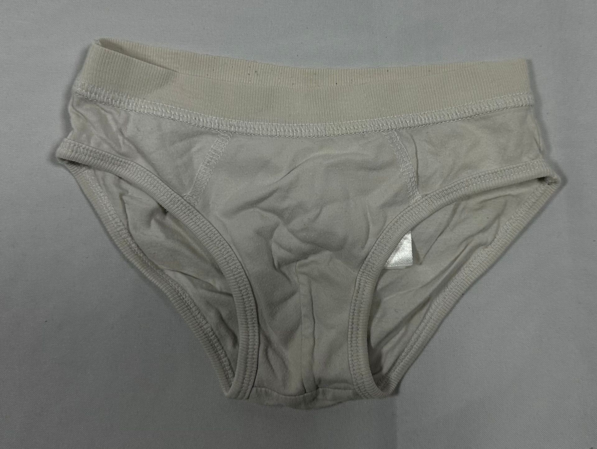 3 Calzoncillos de 8 años.