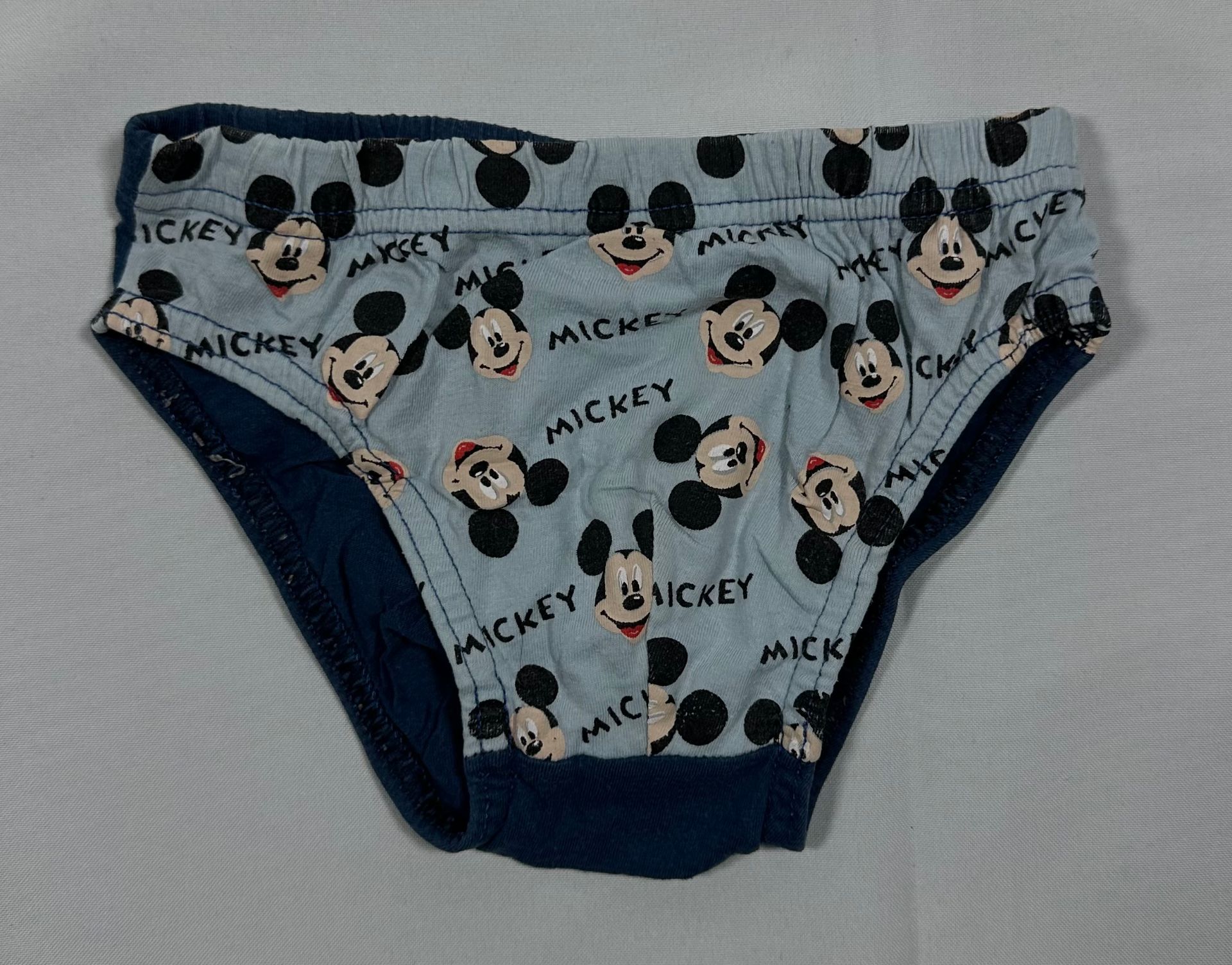 2 Calzoncillos de 4-5 años.