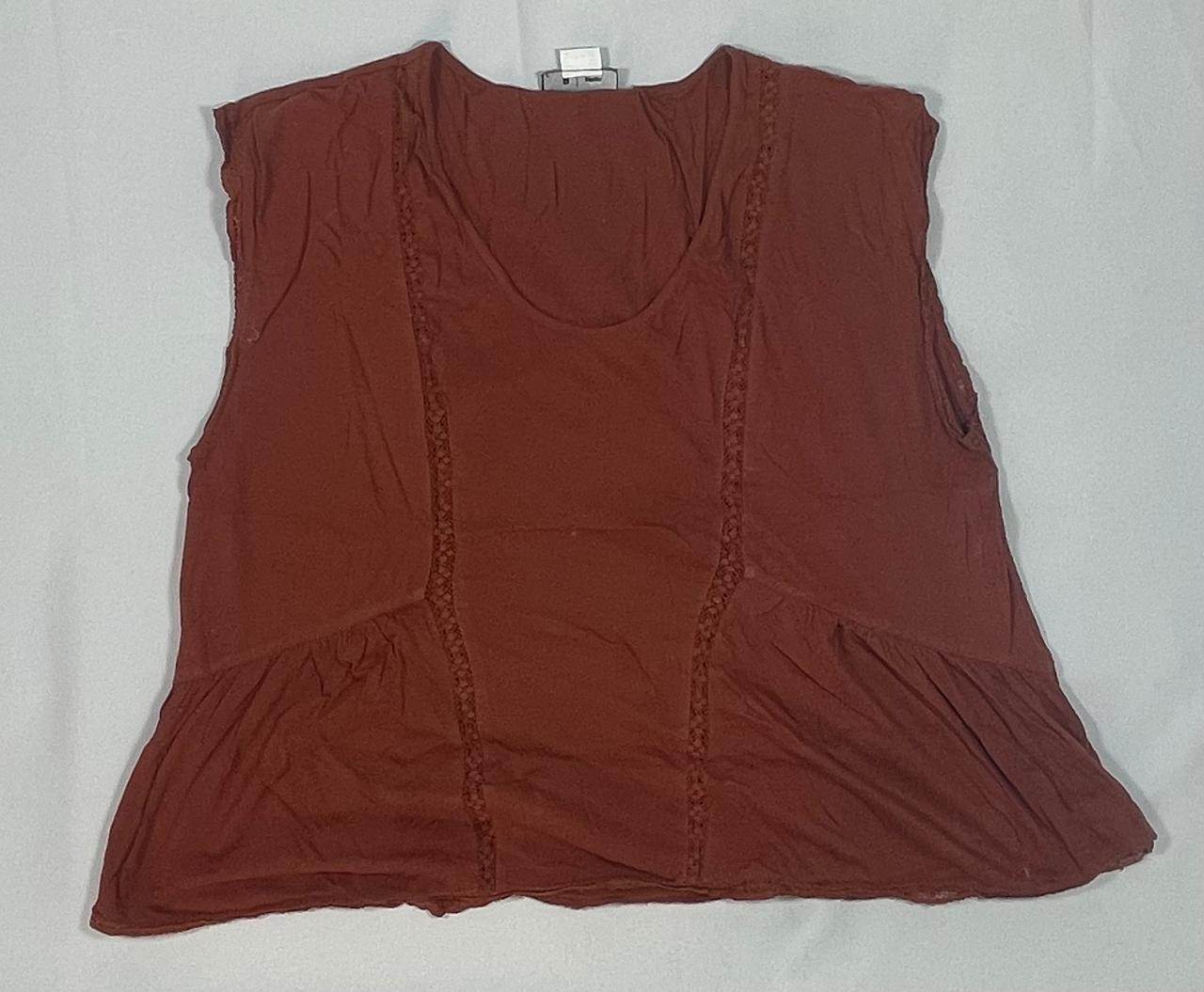 Blusa Terracota con Detalles de Encaje Calado